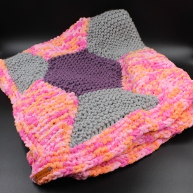 baby-blanket-hexagonal-peachy-greyheather-mistygrape-1