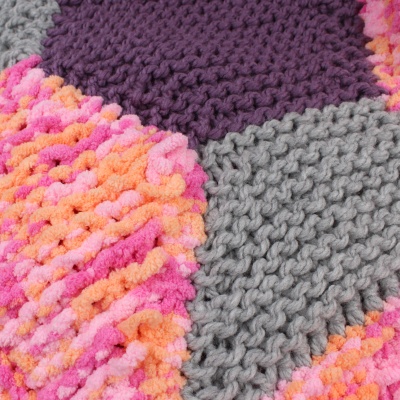 baby-blanket-hexagonal-peachy-greyheather-mistygrape-3