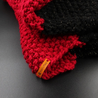 cabled-throw-black-and-red-2